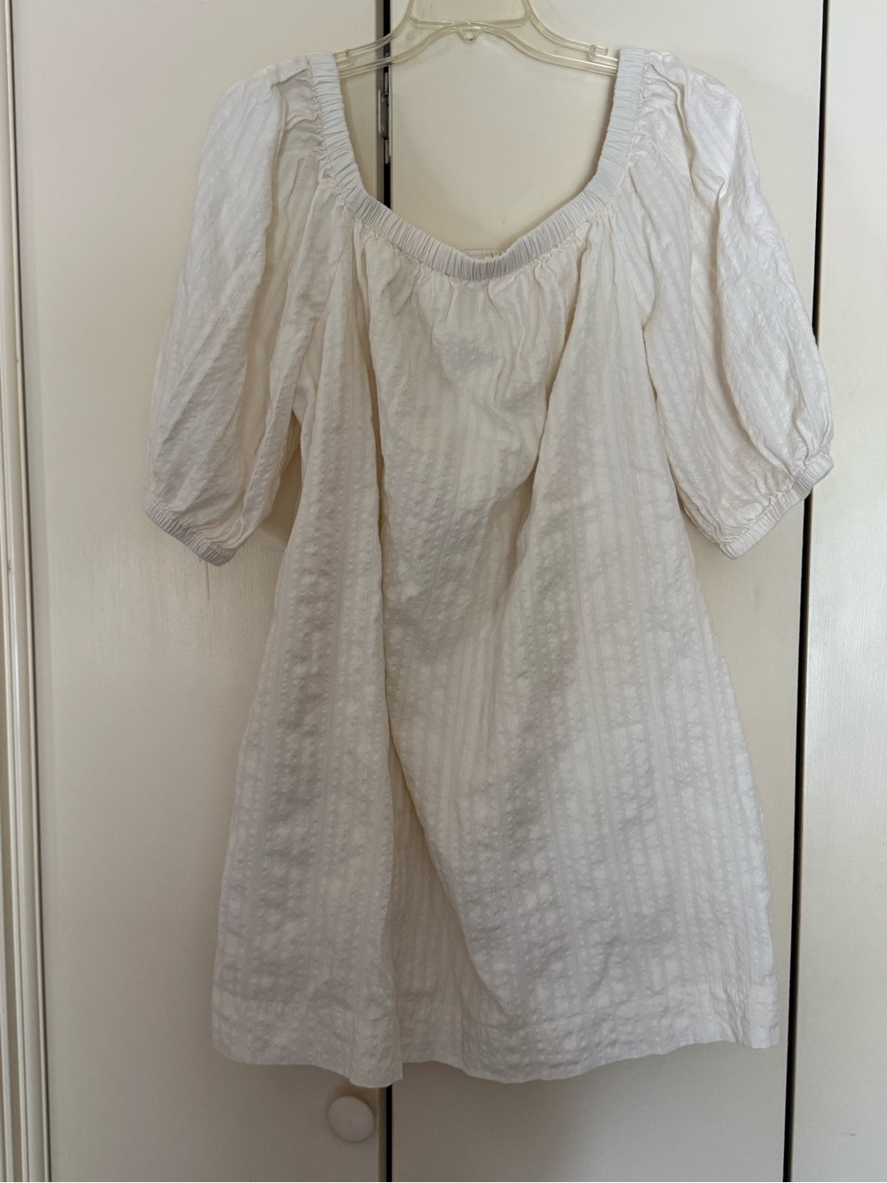 Old Navy White Textured Puff-Sleeve Casual Dress